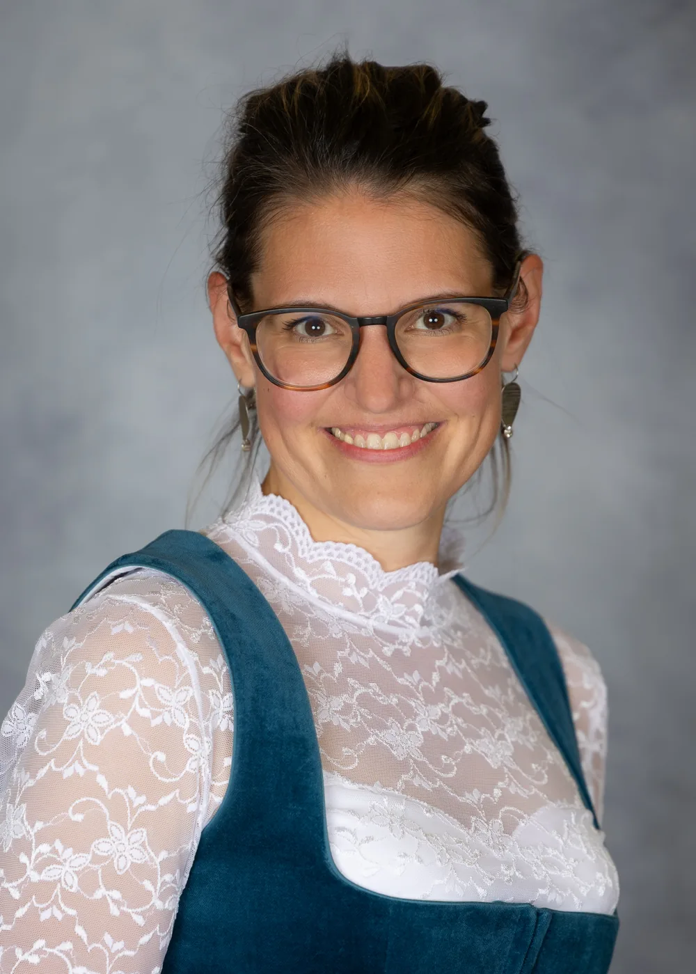 Nadya Kirchmaier, Gastgeberin der Alten Hafnerei, im Dirndl